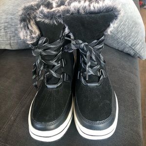 Brand NEW! Womens winter boots
